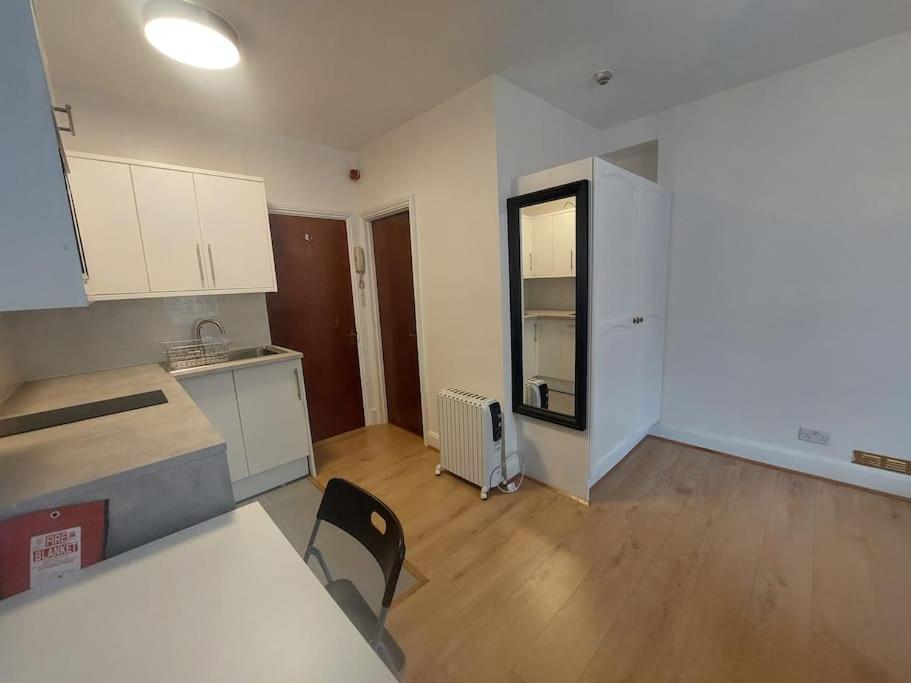 Newly Refurbished Studio London Luaran gambar